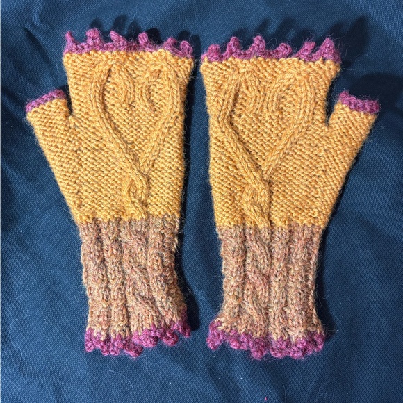 100% Peruvian wool hand warmers magical gauntlets ochre orange maroon medium - Picture 1 of 3